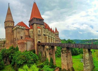 Castelul Corvinilor – Un castel invaluit in mister castelul corvinilor