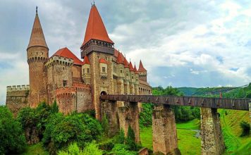Castelul Corvinilor – Un castel invaluit in mister castelul corvinilor