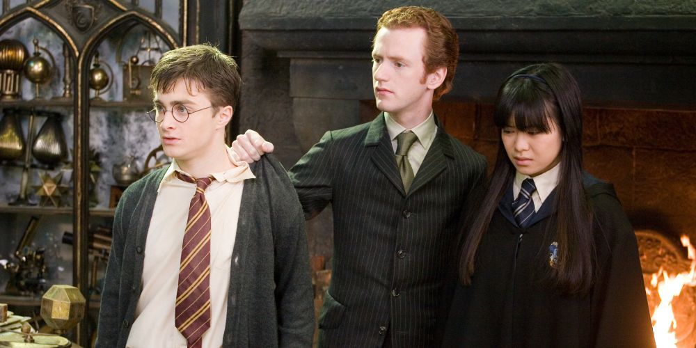 Percy Weasley ii tine in brate pe Harry Potter si Cho Chang in Ordinul Phoenix