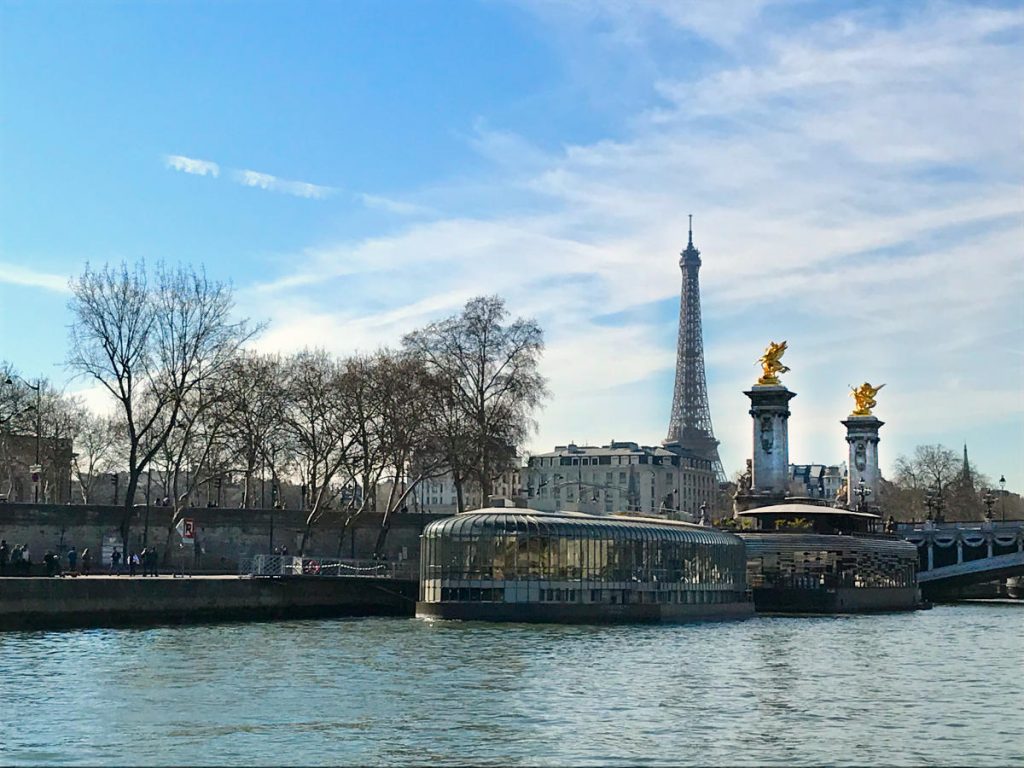 Turnul Eiffel de pe raul Sena