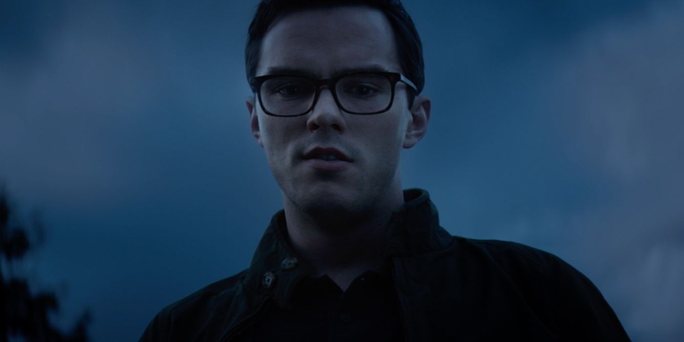 Nicholas Hoult in rolul lui Hank McCoy afara in X-Men Dark Phoenix