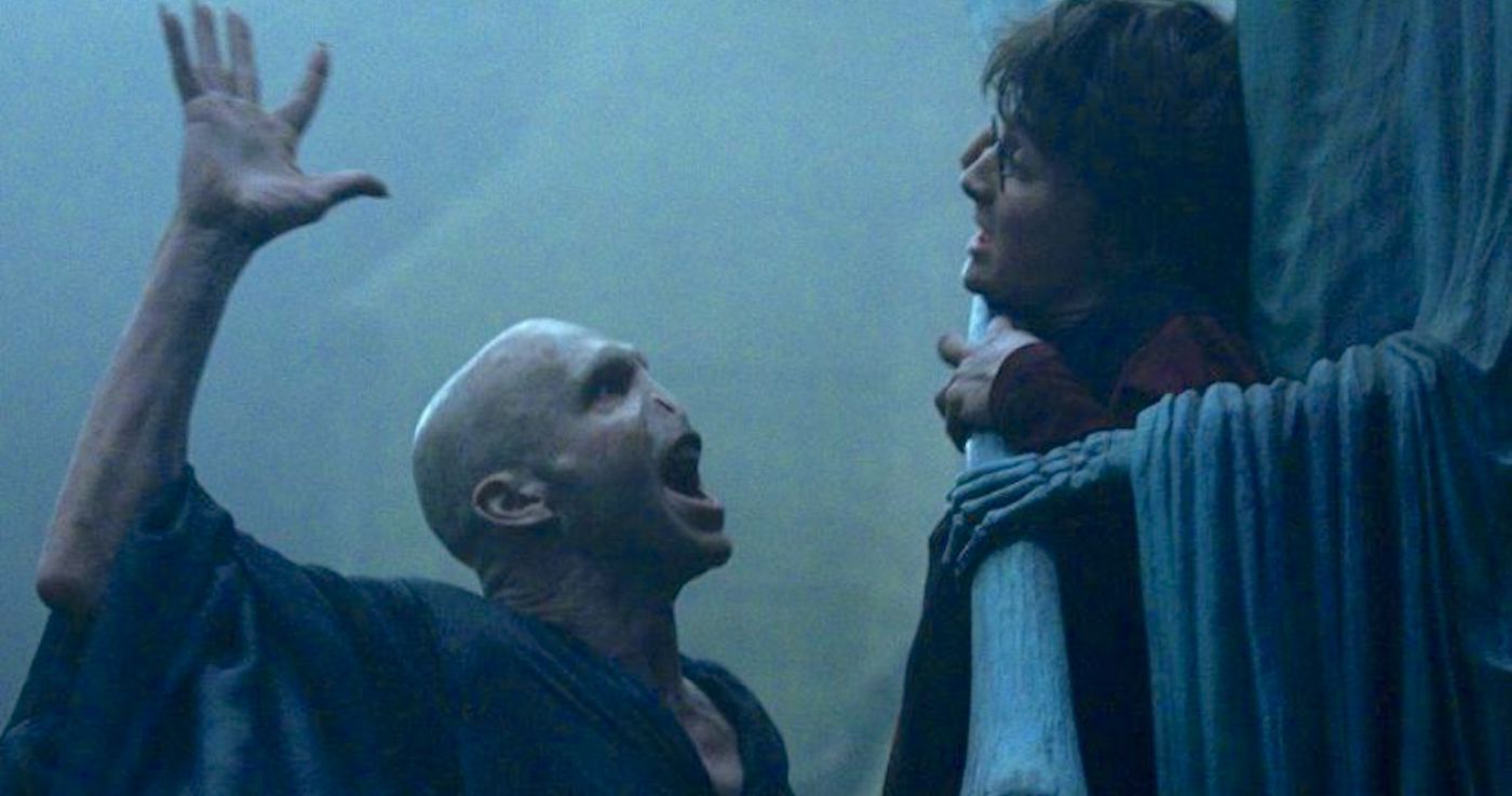 Ralph Fiennes și Daniel Radcliffe în rolul lui Voldemort și Harry Potter în Harry Potter și Pocalul de Foc