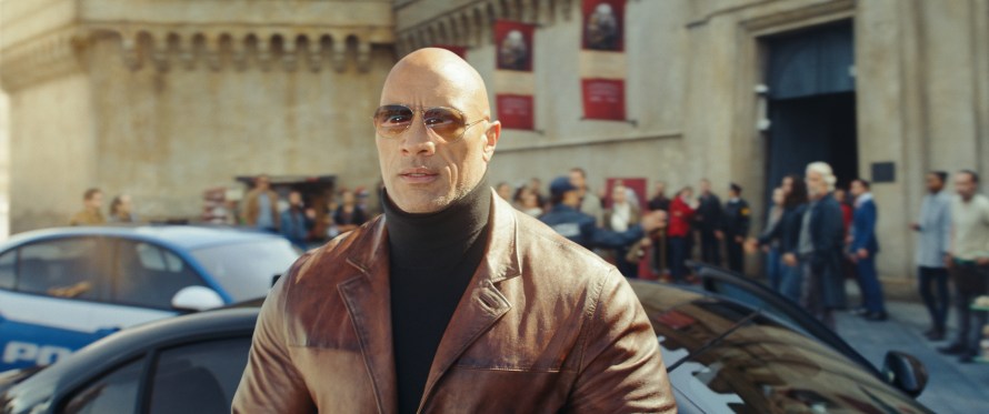 Distributia Red Notice - Dwayne Johnson ca John Hartley