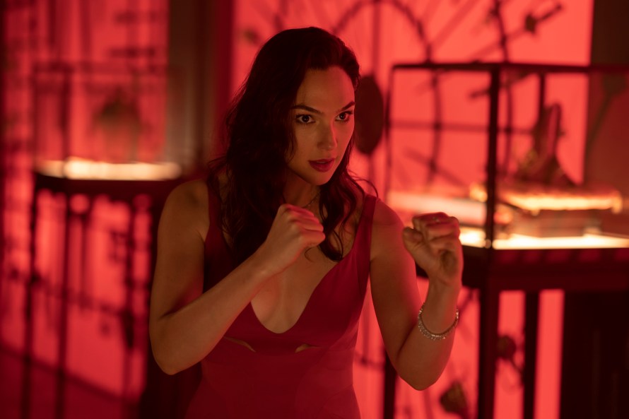 Distributia Red Notice - Gal Gadot ca Sarah Black/The Bishop