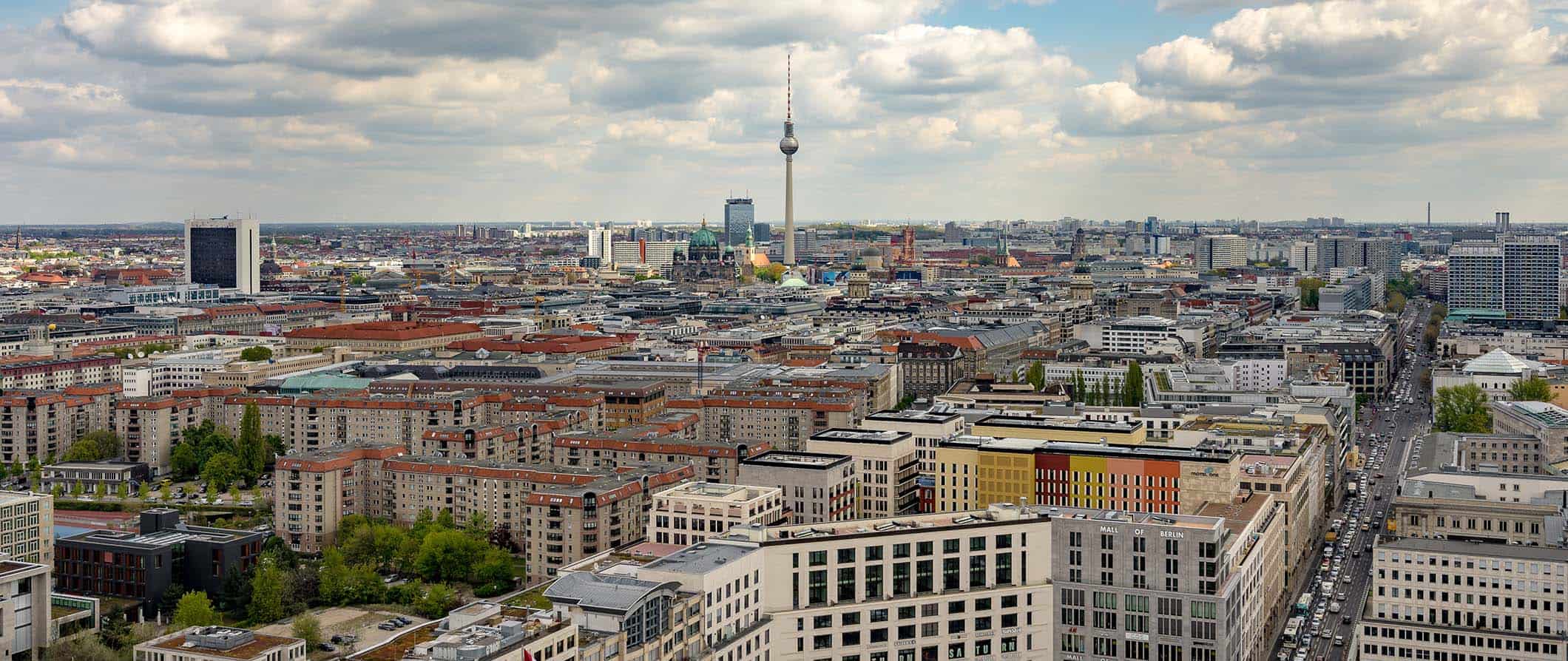 vedere la acoperisurile Berlinului si la turnul TV