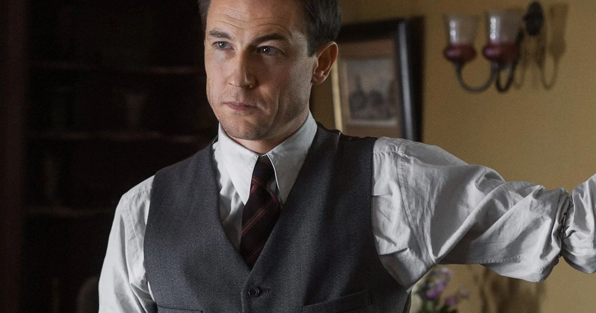 Frank Randall in Outlander
