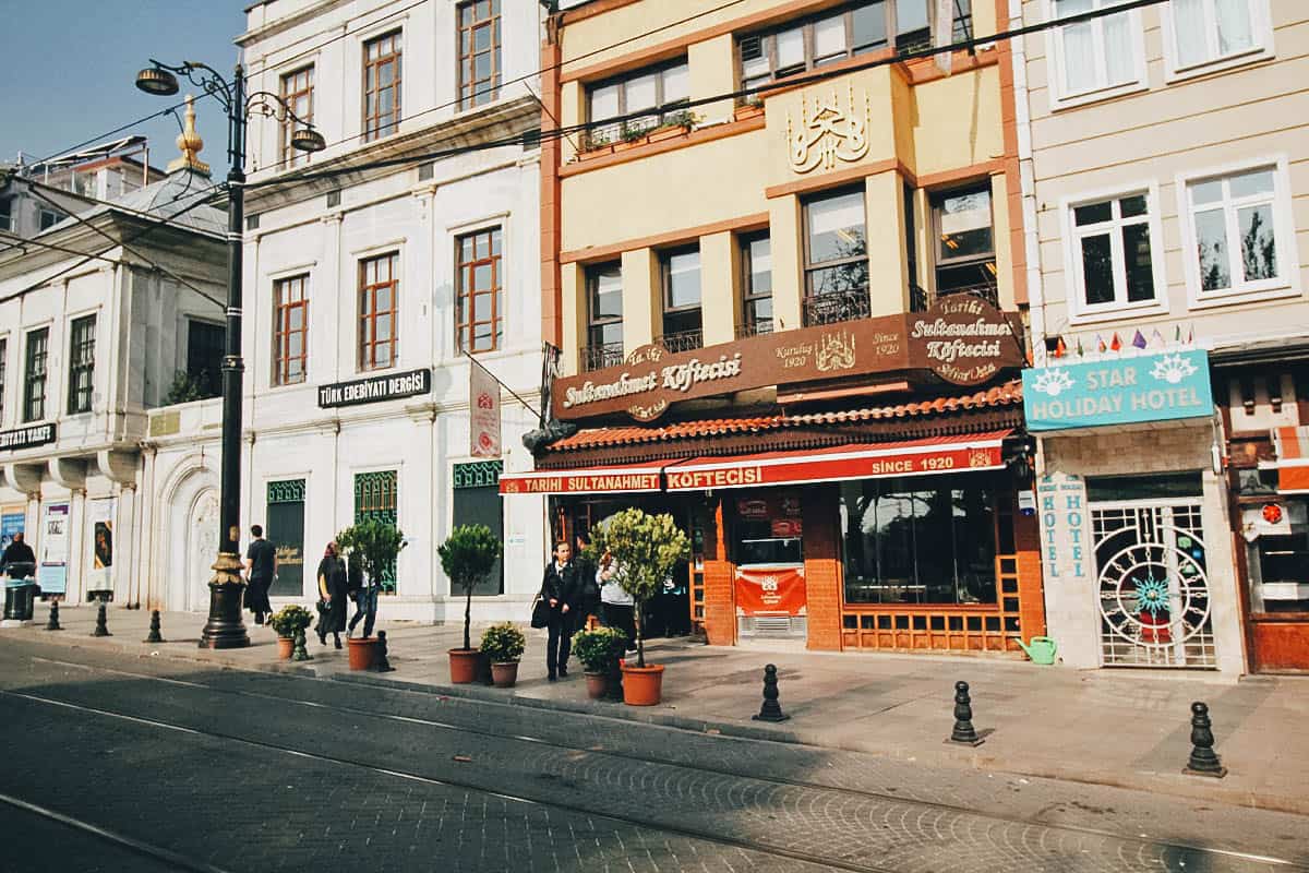 Tarihi Sultanahmet Koftecisi Selim Usta, Istanbul, Turcia