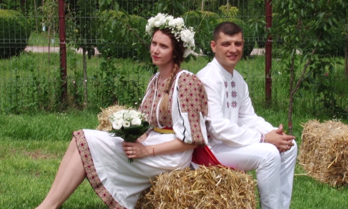rochii-traditionale-romanesti-de-mireasa-din-muntenia.jpg