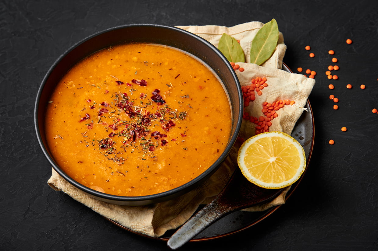 supa-crema-de-linte-rosie-cu-legume.jpg
