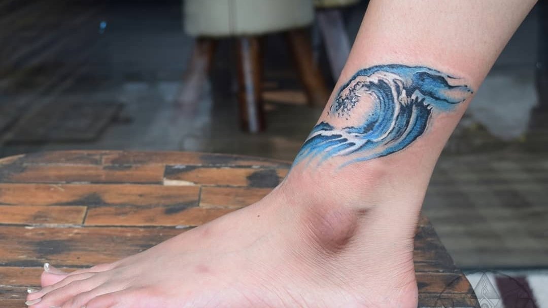 tatuaj-colorat-picior.jpg